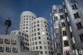Gehry-Bauten mit Fernsehturm