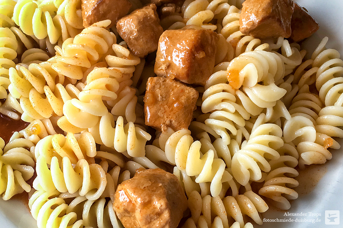 Gulasch mit Nudeln - Fotoschmiede Duisburg