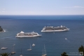 Zwei Kreuzfahrtschiffe im Mittelmeer